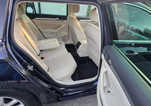 Volkswagen Passat cena 61900 przebieg: 94400, rok produkcji 2015 z Cieszyn małe 172